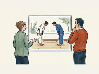 Dos personas observan una ilustración de judocas que se saludan sobre un tatami.