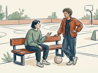 Dos personas adultas con ropa deportiva conversan junto a un banco y un balón en una pista.
