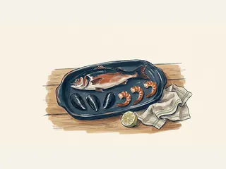 Bandeja azul con un pescado entero, tres gambas y tres mejillones, junto a un limón y un paño.